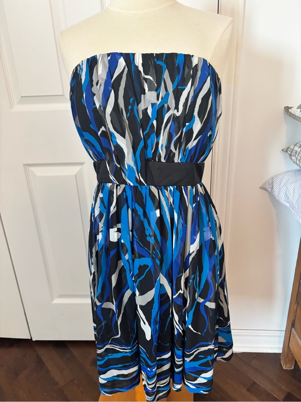 Max & Cleo Strapless Abstract Blue Black White Cocktail Dress